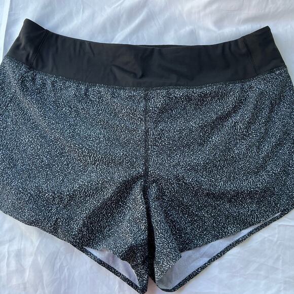 Athleta Women's Run With It 3.5" Athletic Short in Static Black - Picture 2 of 7
